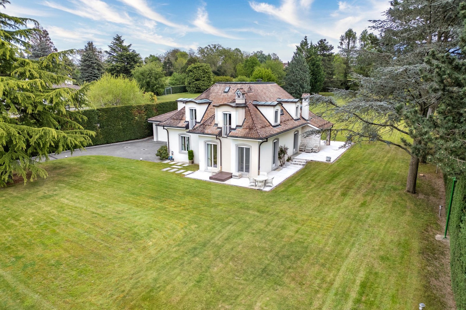 Classic-style house